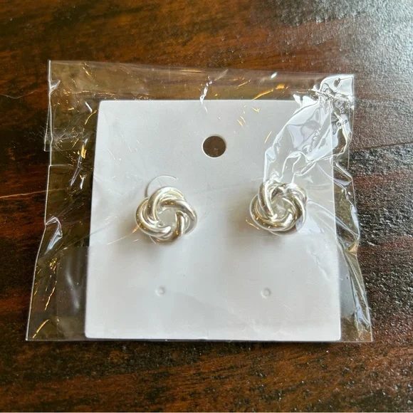 🆕 Silver Twist Design Stud Earrings NWT - Picture 4 of 4